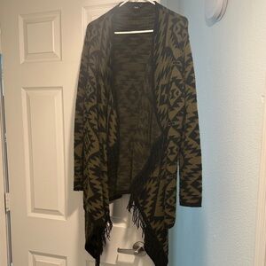Women's Black and Green Patterned Poncho